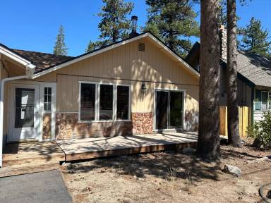 Main picture of 2595 Henderson St