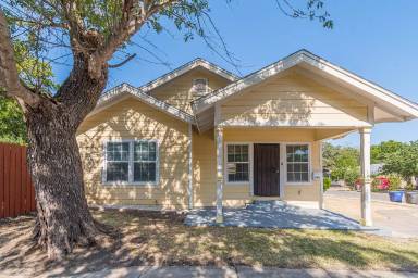 Main picture of 2407 S New Braunfels Ave