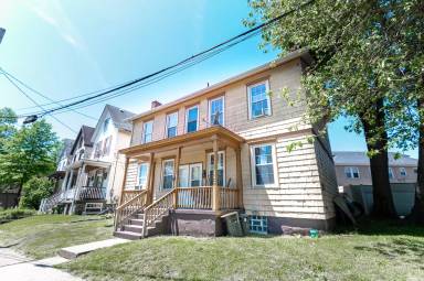Main picture of 1 Parkview St