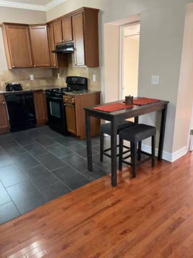 Main picture of 467 Tacoma Ave