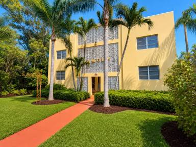 Main picture of 1556 Polk St