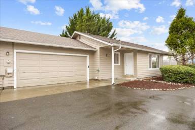 Main picture of 1371 Star Ct