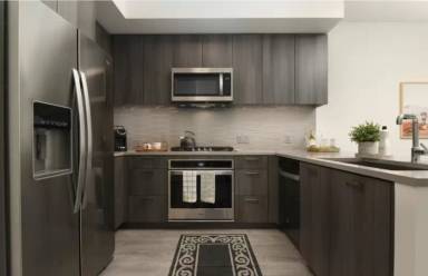 Main picture of 904 W Madison St