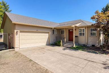 Main picture of 870 N 2nd St