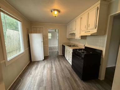 Main picture of 1309 Melody Ln