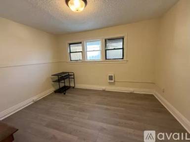 Main picture of 121 S 4th St