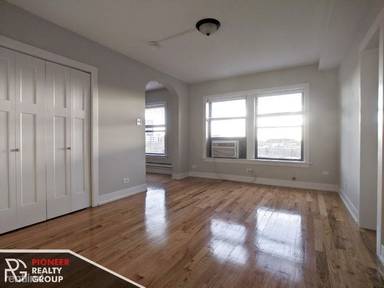 Main picture of 550 W Arlington Pl Apartments