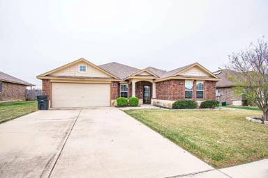 Main picture of 704 W Gemini Ln