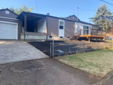 Main picture of 3250 Bonham St S