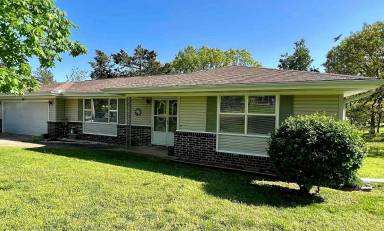 Main picture of 806 Capitol Dr