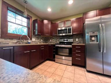 Main picture of 843 S 60th St