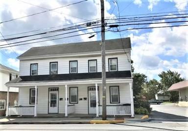 Main picture of 704 W Main St