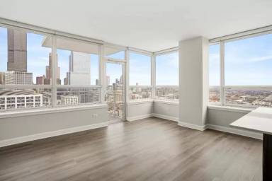 Main picture of 221 S Halsted St