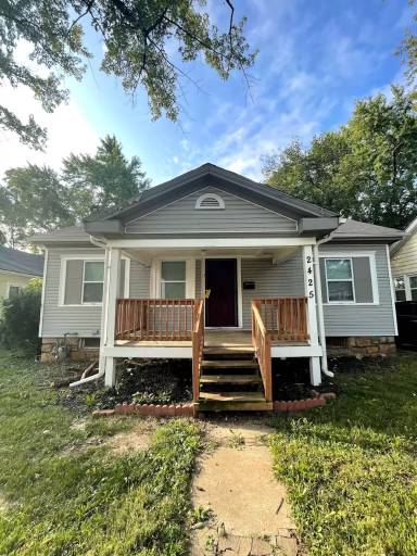 Main picture of 2425 E 67th Ter