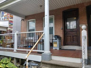 Main picture of 824 Broadway