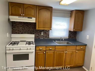 Main picture of 225 N Woodbury Rd