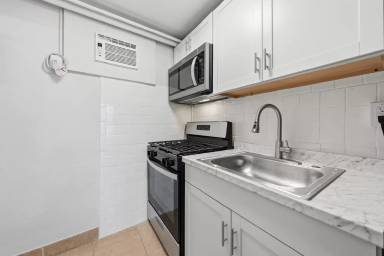 Main picture of 805 W New York Ave