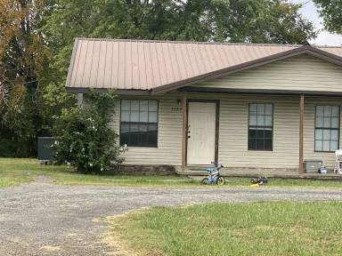Main picture of 302 Russell St