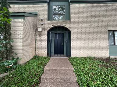 Main picture of 2635 McCart Ave
