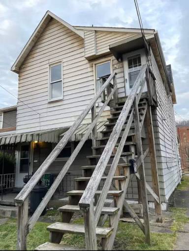 Main picture of 562 3rd Ave