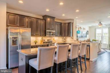 Main picture of 1821 Honeysuckle Ct
