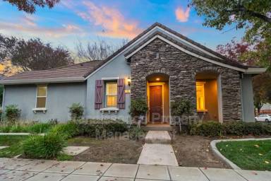 Main picture of 310 W Viento St
