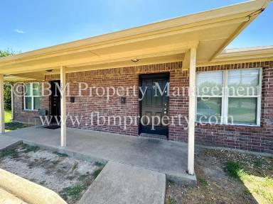 Main picture of 1009 SW Main St