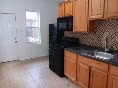 Main picture of 1238 N Alden St