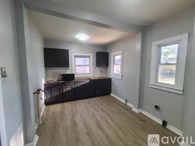 Main picture of 90 Sharpe St