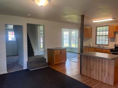 Main picture of 117 Roger Welsch Ave W
