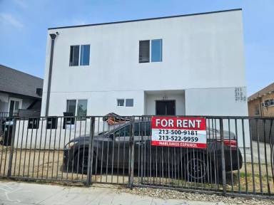 Main picture of 211 W 43rd St