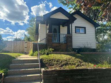Main picture of 2426 Shoop St