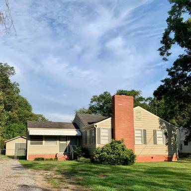 Main picture of 455 Clover St