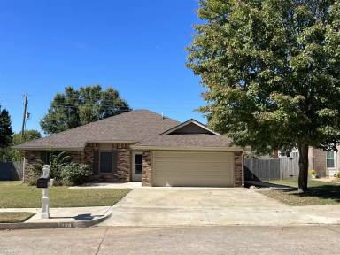 Main picture of 7808 S Maple Ave