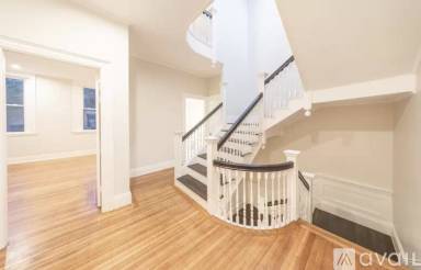 Main picture of 1726 Beacon St