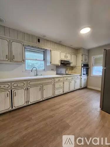 Main picture of 1072 Amboy Ave