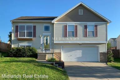 Main picture of 15835 Blackwalnut St