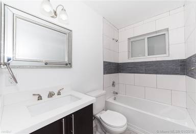 Main picture of 526 NE 69th St