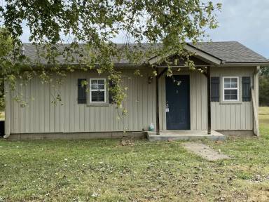 Main picture of 303 Russell St