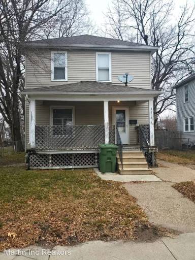 Main picture of 327 Webster St