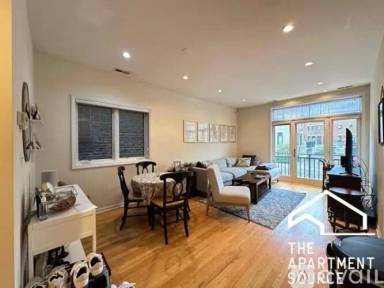 Main picture of 423 W Armitage Ave