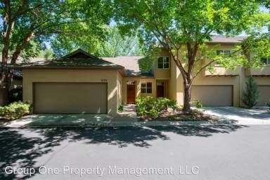 Main picture of 830 E Riverpark Ln