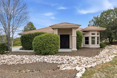 Main picture of 13 N Woodridge Cir
