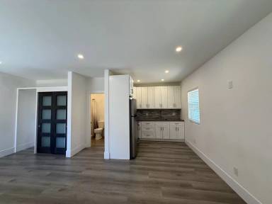 Main picture of 10467 Eton Ave