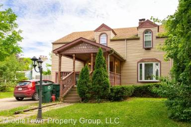 Main picture of 2105 W Parkway Dr