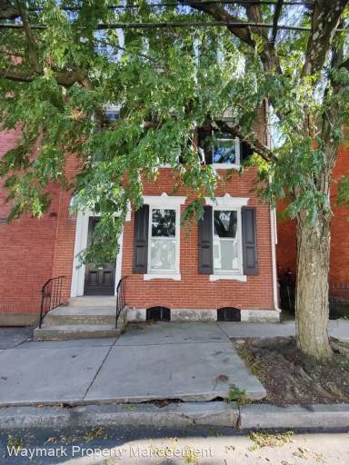 Main picture of 104 W South St