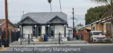 Main picture of 727 E 56th St