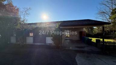 Main picture of 720 W Powell Blvd