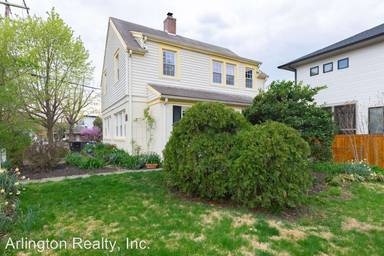 Main picture of 1906 S Ives St