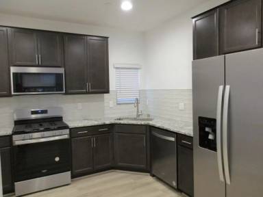 Main picture of 98 Golden Aria Ave